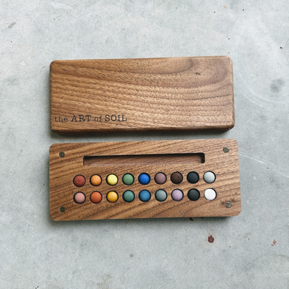 18 mini ecopods in a wooden palette