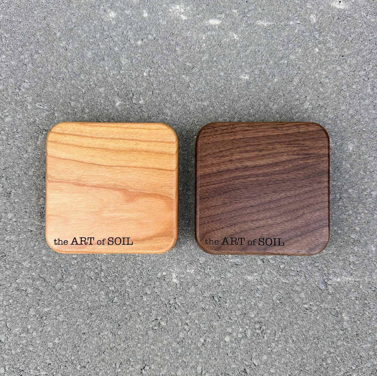 25 mini ecopods in a wooden palette