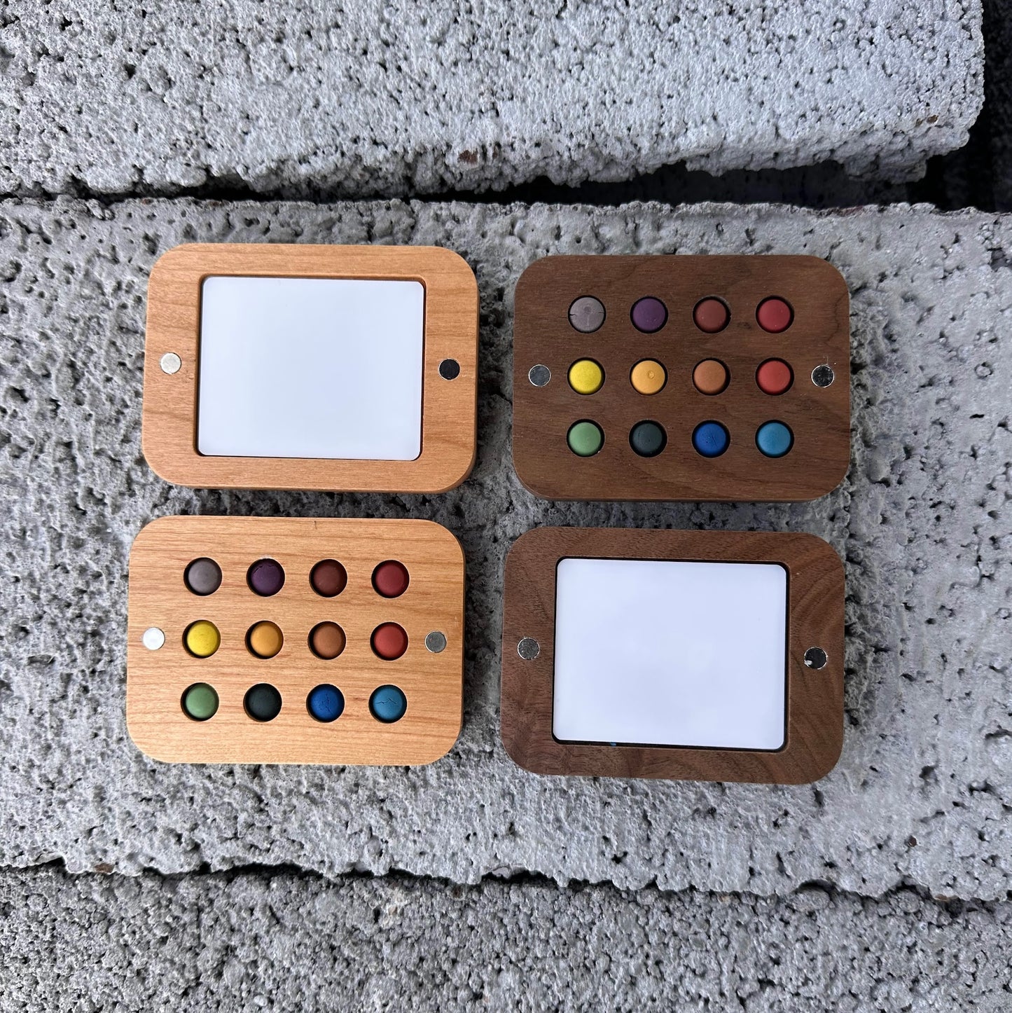 12 mini ecopods in a wooden palette