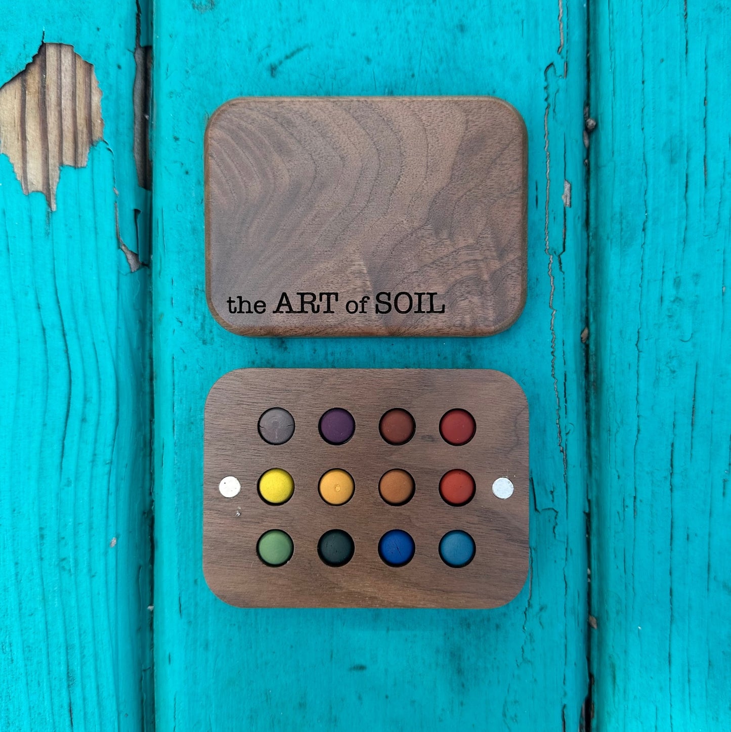 12 mini ecopods in a wooden palette