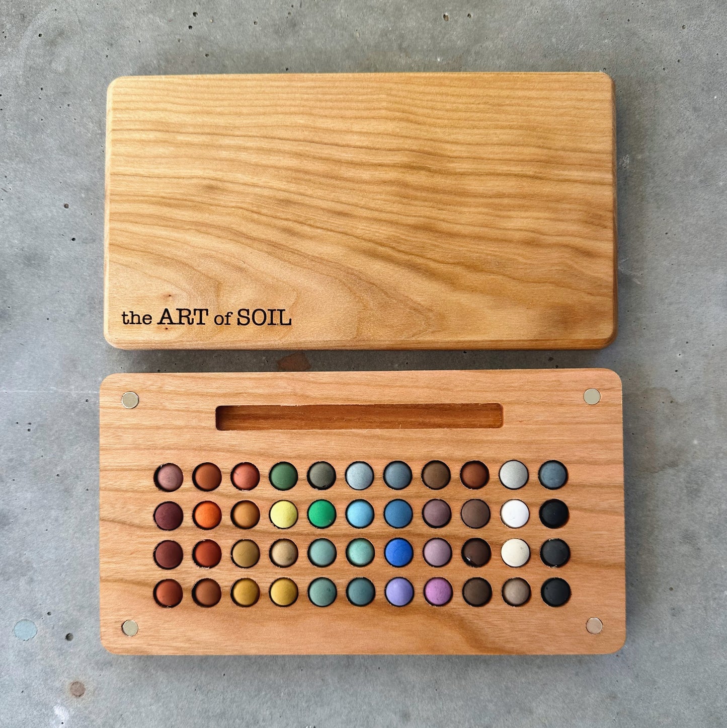 44 mini ecopods in a wooden palette