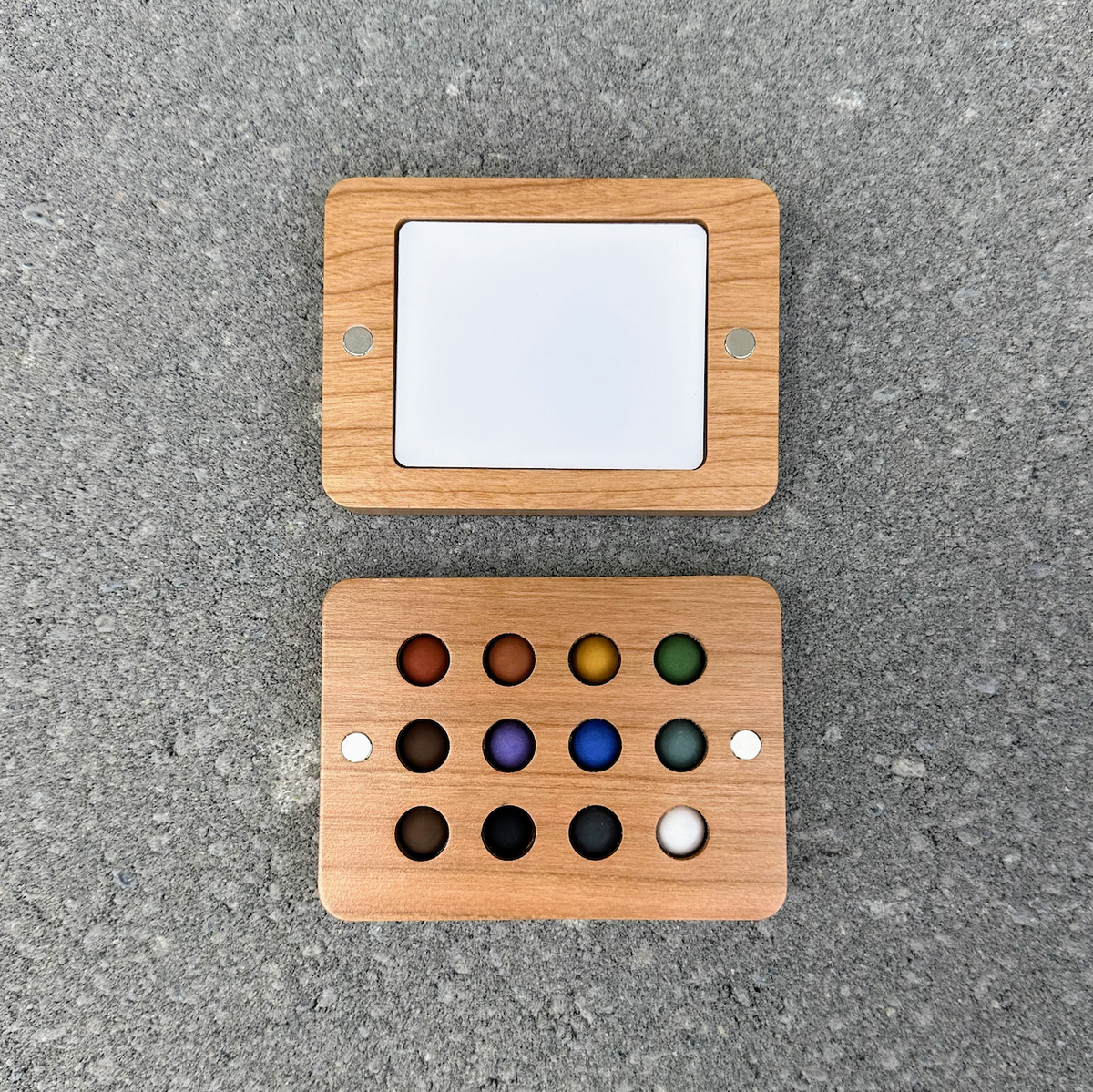 BOLD - 12 mini ecopods in a wooden palette