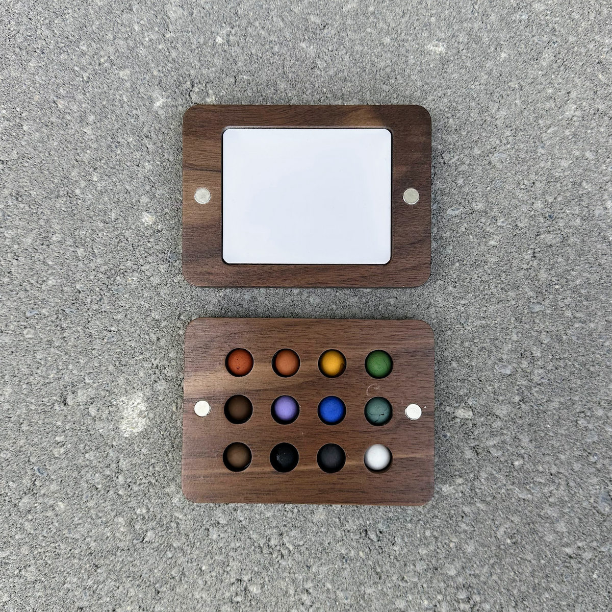 BOLD - 12 mini ecopods in a wooden palette