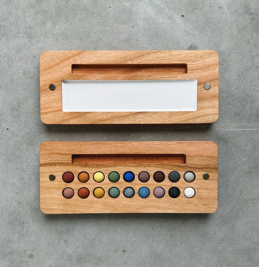 18 mini ecopods in a wooden palette