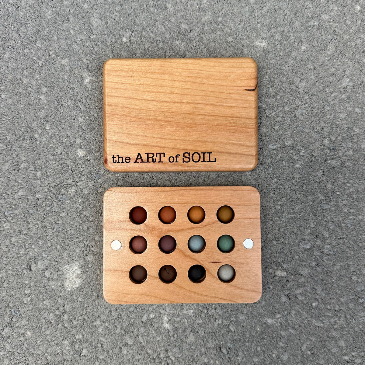 EARTHY - 12 mini ecopods in a wooden palette