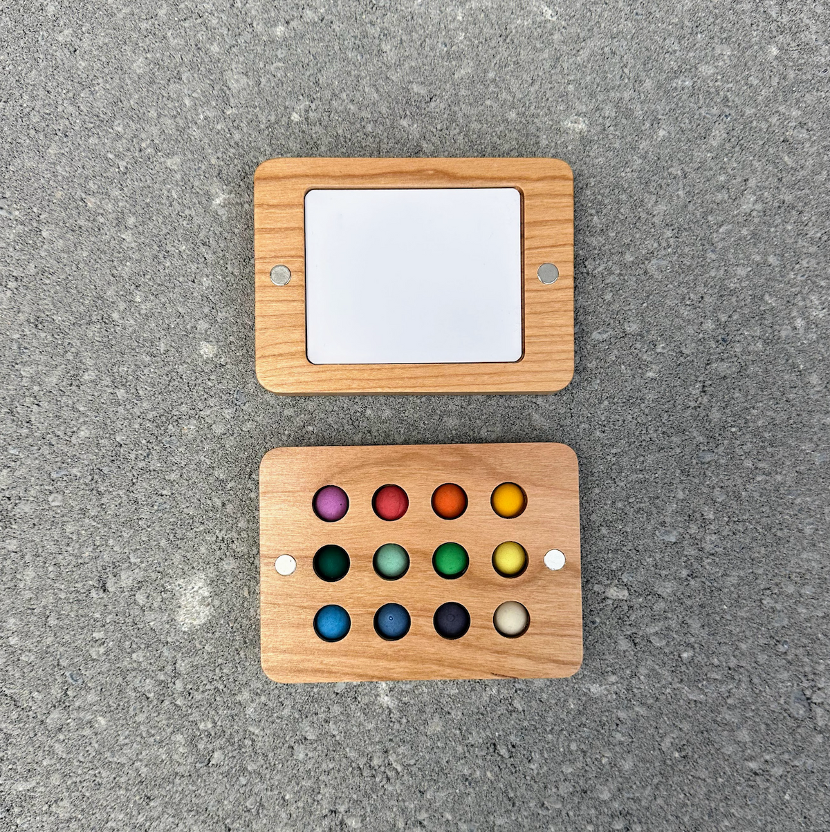 VIBRANT - 12 mini ecopods in a wooden palette