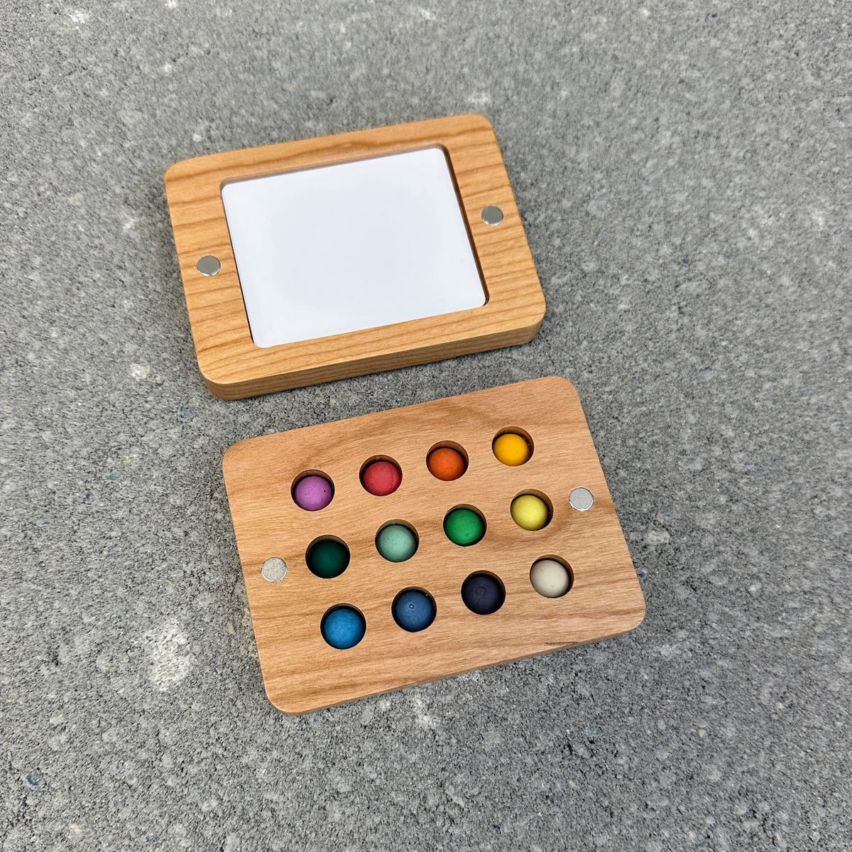 VIBRANT - 12 mini ecopods in a wooden palette