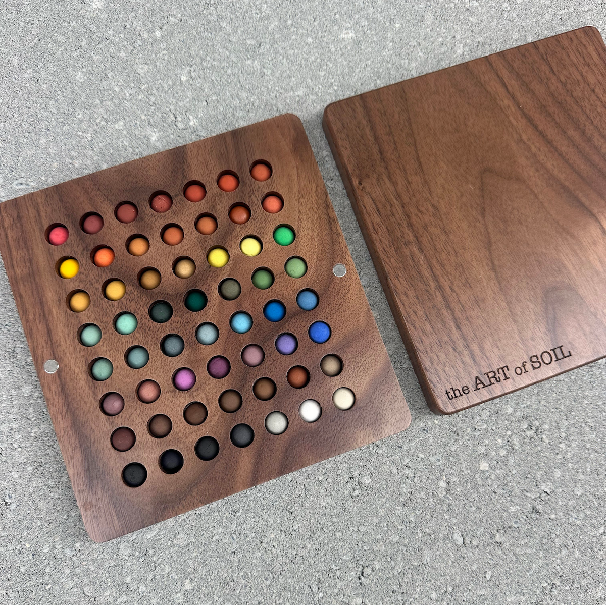 56 mini ecopods in a wooden palette